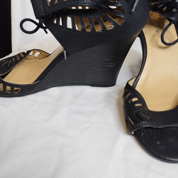 Black Tie-Up Wedge - Size 8.5 - Picture 5 of 7